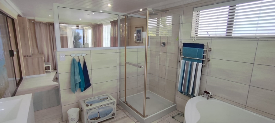 4 Bedroom Property for Sale in Stilbaai Wes Western Cape